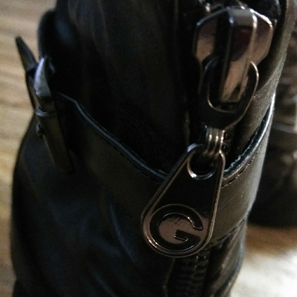 Guess Heels - Picture 3 of 4